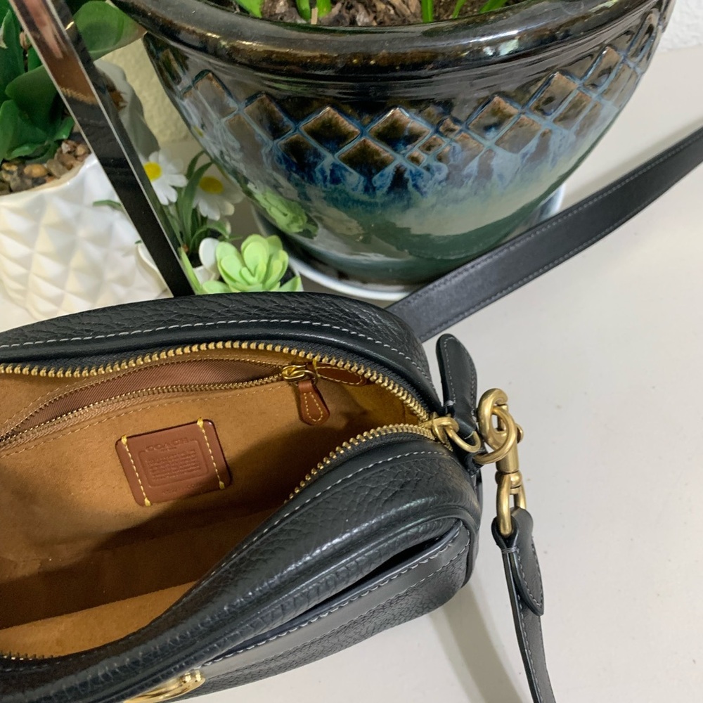 💕👜 COACH Camera Crossbody Black Leather Bag - Picture 9 of 11